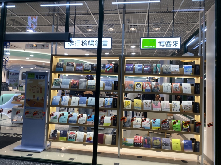 Apple iPhone 11 Pro Max 廣角夜拍 - 7-11 統一超商 林口 大7 廣華門市