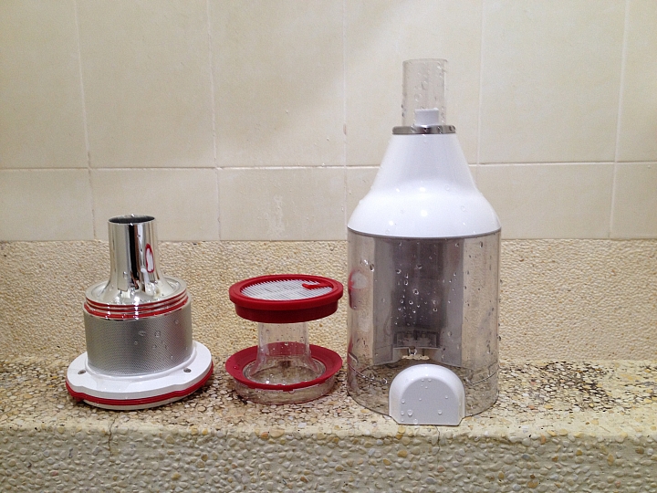 大叔家中兩大三小與《PUPPY小狗電器T10 Home無線手持吸塵器》的試用心得，左右開攻都很讚；Do Vacumming變成舉手之勞喔。