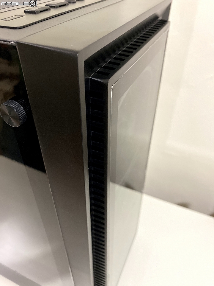 [開箱] ENERMAX 星光戰士  SF30 機殼 (圖多)