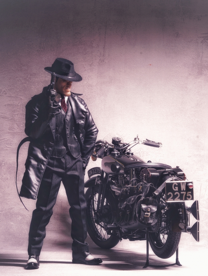 玩具攝影分享 - 1/6 Damtoys 黑幫王國 Spade J v.s. Minichamps Brough Superior SS100
