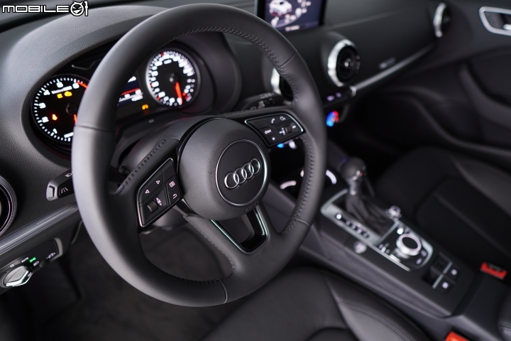 [開箱]  2019 Audi A3 sportback 35 TFSI premium
