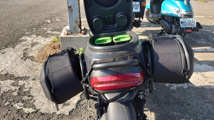 SHAD E-48 X gogoro S2 幾乎直上的側箱