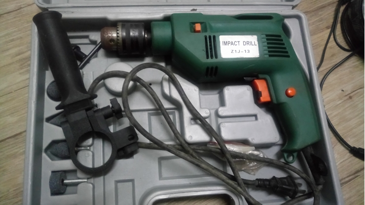 請問這一把電鑽可以鑽水泥牆嗎?