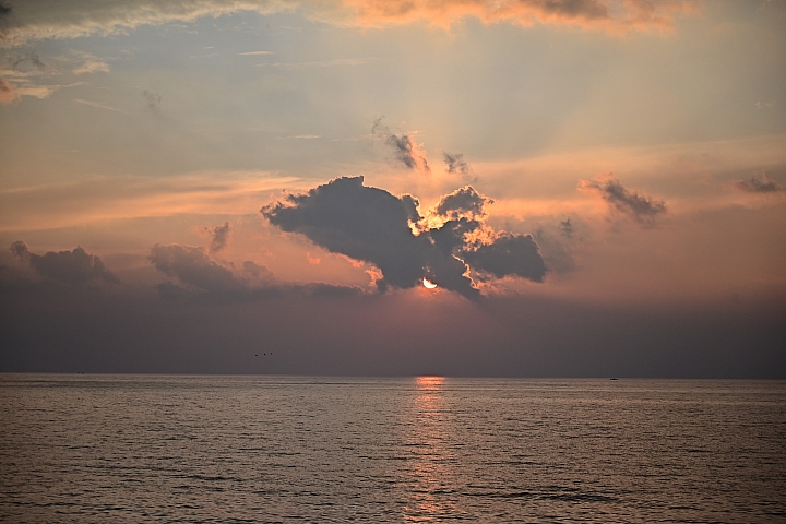 很難專心拍車城的夕陽