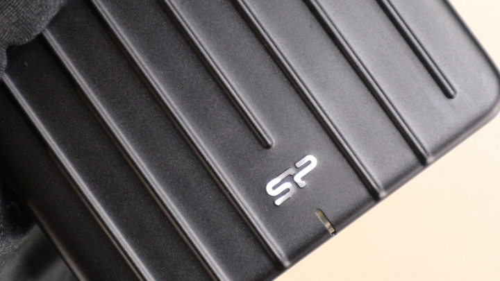 開箱廣穎 Silicon Power 科技迷你行李箱