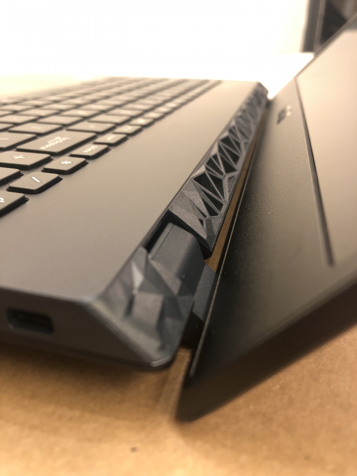 ASUS F571 高CP值筆電簡單開箱 Feat鳳梨鮮蝦燉飯