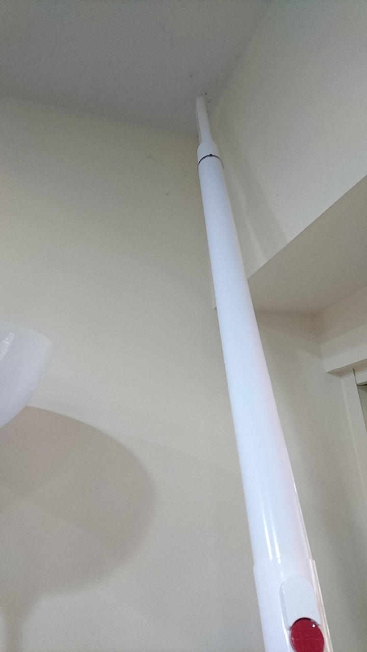 大叔家中兩大三小與《PUPPY小狗電器T10 Home無線手持吸塵器》的試用心得，左右開攻都很讚；Do Vacumming變成舉手之勞喔。