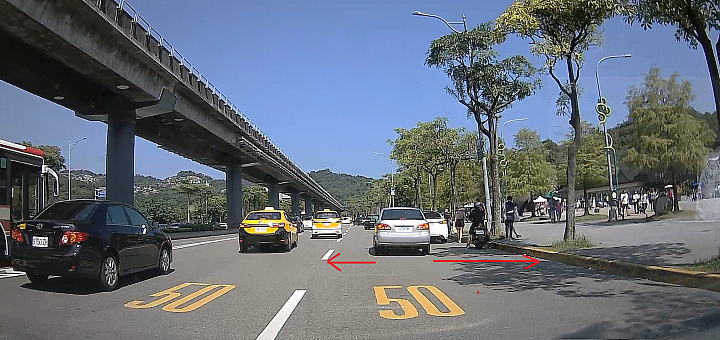 點我看大圖 請益 馬路是我家的 檢舉條例