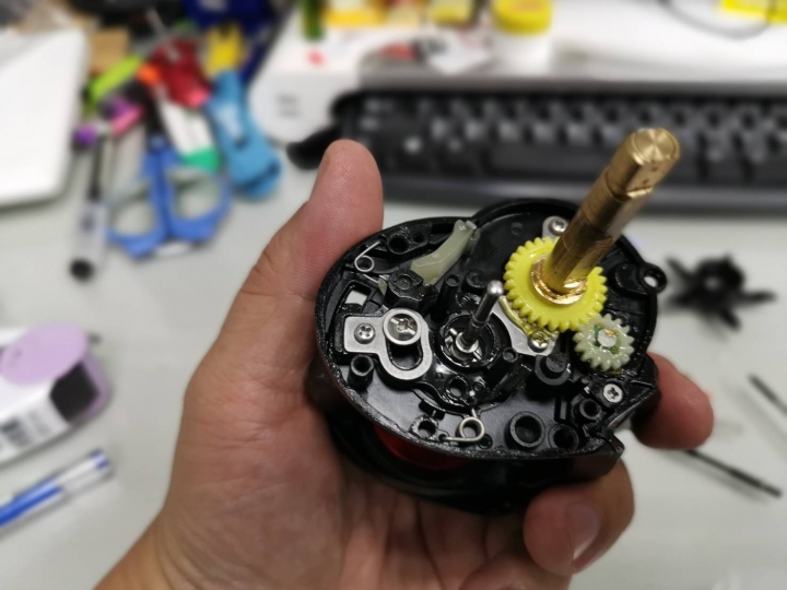 入門小烏龜 ABU bmax3拆解、更換線杯