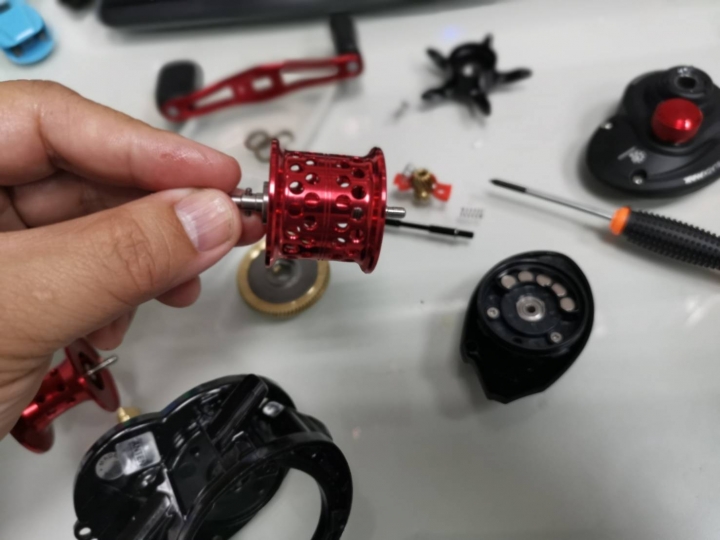 入門小烏龜 ABU bmax3拆解、更換線杯