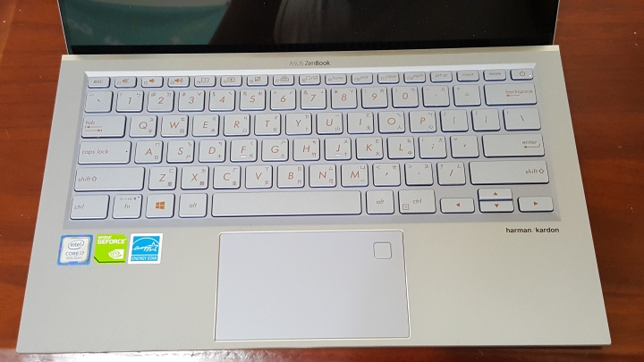 點我看大圖 ASUS Zenbook S13 UX392 x日本合掌村隨興開箱文