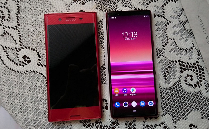 XPERIA 5 璃光紅簡單開箱(XZP鏡紅同框)