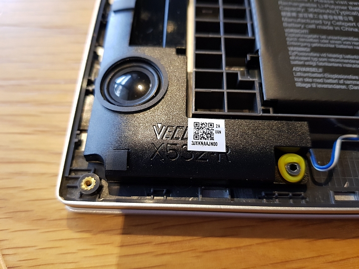 【小宅開箱】ASUS VivoBook S15 S532 上班切歌、回Line不煩惱 秘密的第二螢幕