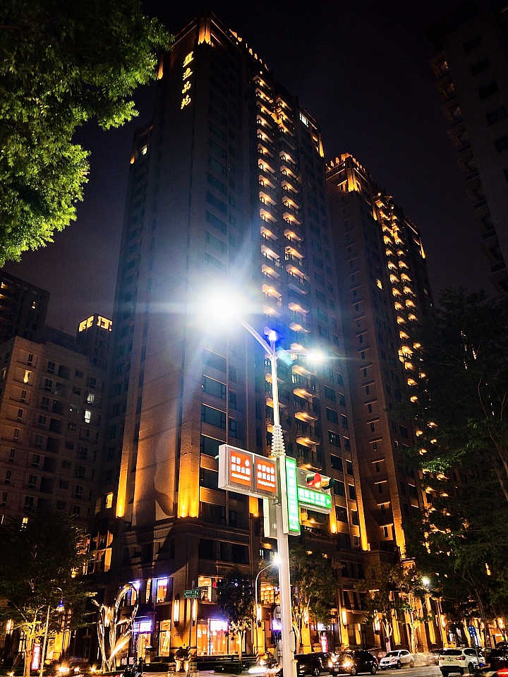 點我看大圖 幾款IPHONE 夜拍APP介紹 簡單感想~~