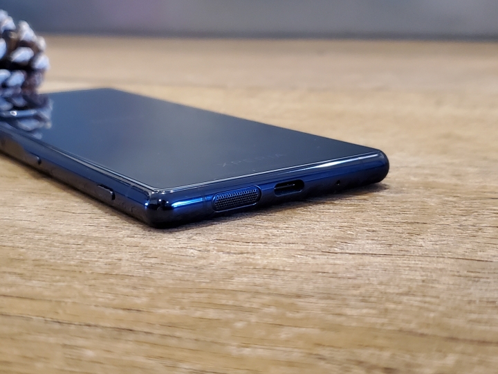 68mm寬度 > Sony Xperia 5 璃光藍新機開箱