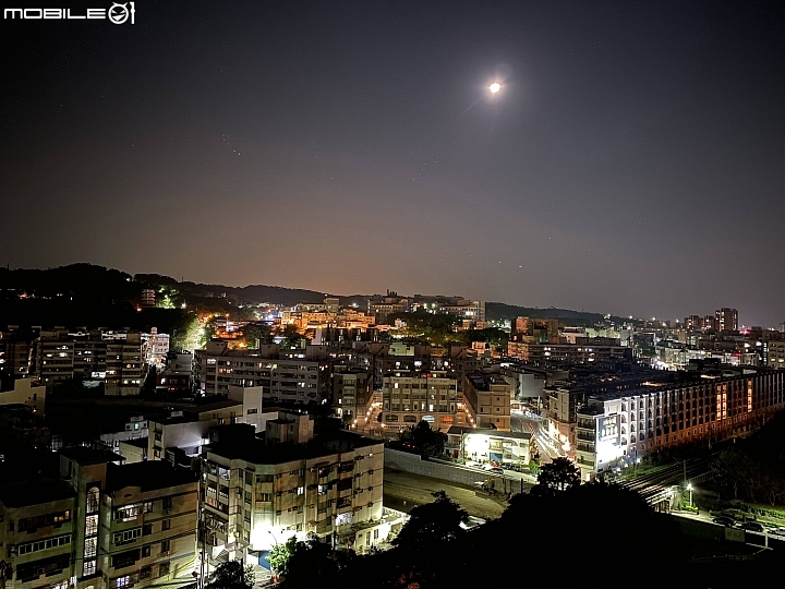 點我看大圖 來蓋個i11夜拍大樓吧!!照亮台灣!