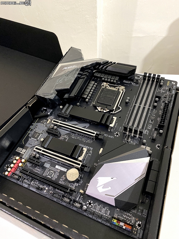 [開箱] ENERMAX 星光戰士  SF30 機殼 (圖多)