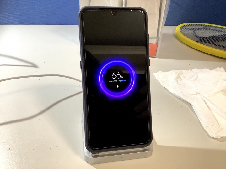 小米立式風冷30W無線充電分享（by小米9）