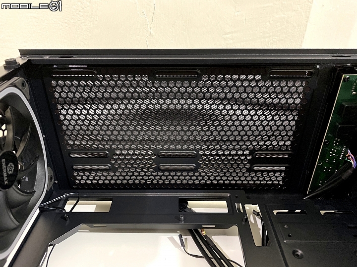 [開箱] ENERMAX 星光戰士  SF30 機殼 (圖多)