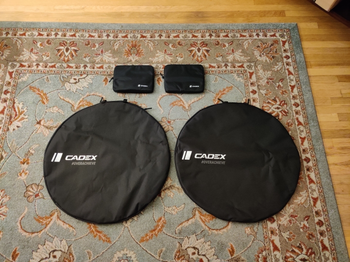 {開箱} {實測}Cadex 42 Tubeless輪組 Cadex Boost坐墊開箱實測