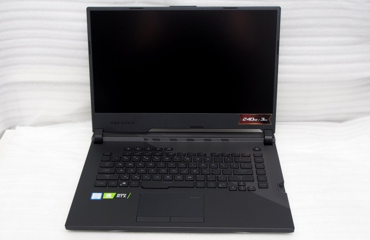 當超跑設計融合 RGB 華碩 ROG STRIX SCAR III G531GW