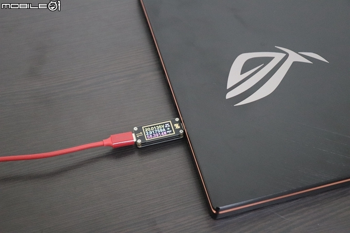 兼具PD充電實用性和效能暢玩AAA遊戲,大尺寸電競筆電ROG Zephyrus S GX701開箱心得