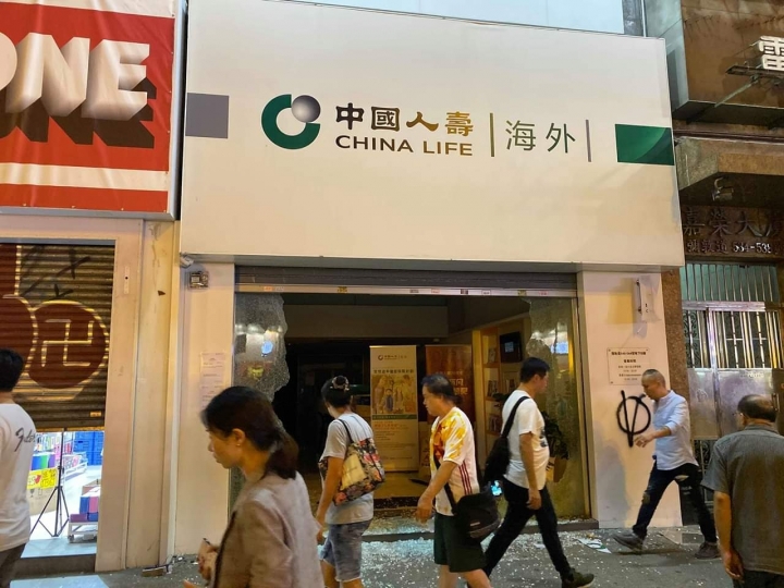 開始打砸搶了~