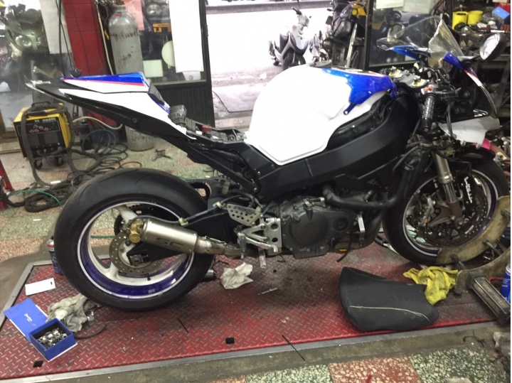 HONDA 929 變身 BMW S1000RR HP4