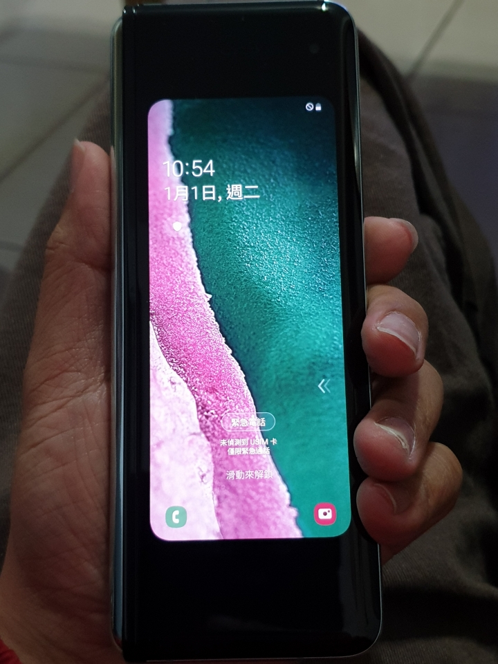 終於到手fold 5g與萬寶龍殼，這次沒有送萬寶龍主題~