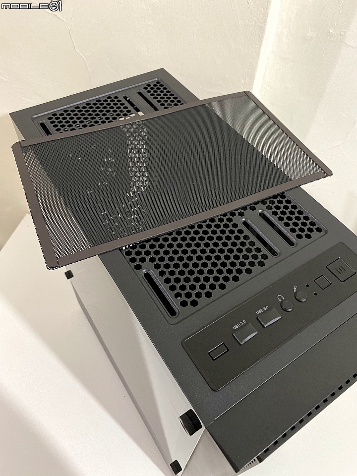 [開箱] ENERMAX 星光戰士  SF30 機殼 (圖多)