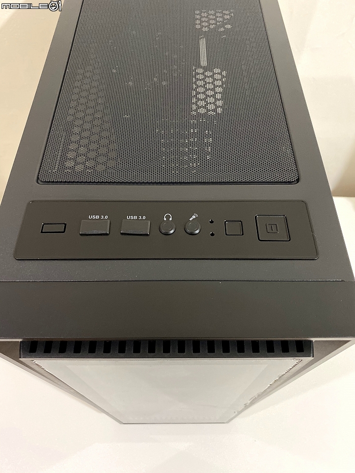 [開箱] ENERMAX 星光戰士  SF30 機殼 (圖多)