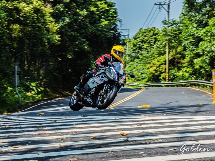 HONDA 929 變身 BMW S1000RR HP4