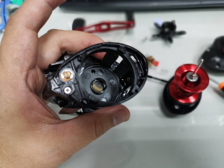 入門小烏龜 ABU bmax3拆解、更換線杯