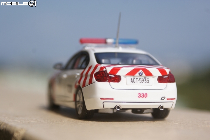 1/43 國道警察 BMW F30 紅斑馬巡警車