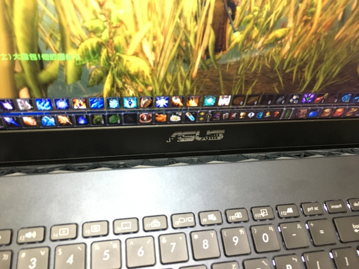 ASUS X571開箱(偷渡室友的X560小比較)