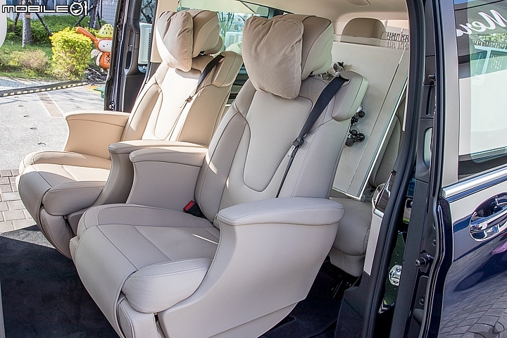 【採訪】Mercedes-Benz小改款V-Class與6公尺巨型充氣滑梯現身，雙十連假開始巡迴展演！