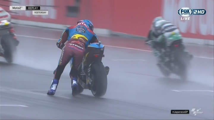 MOTO2 Alex Marquez的神救援