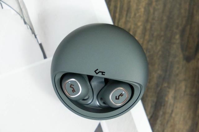 【請益】 4k 搭配iPhone 11 pro夜幕綠的真無線藍牙耳機