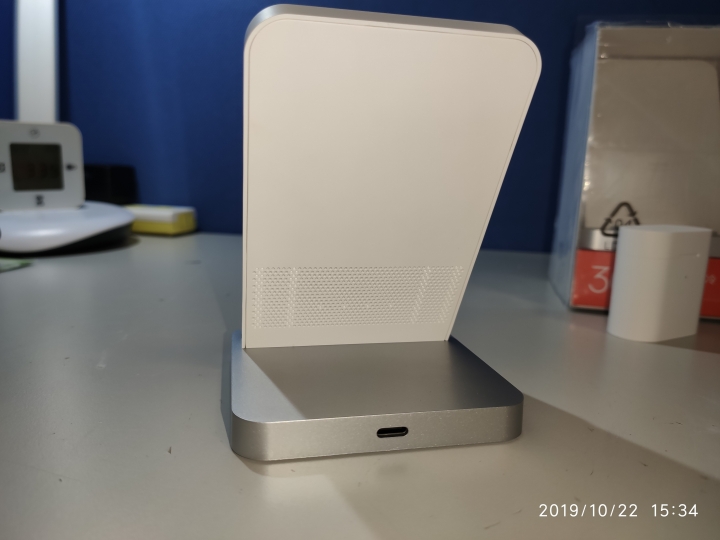 小米立式風冷30W無線充電分享（by小米9）
