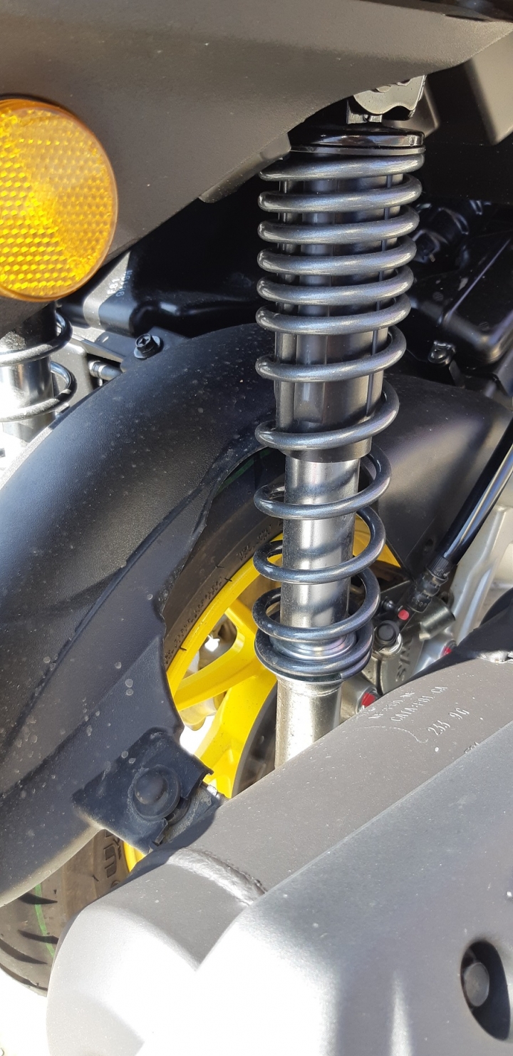 Z1 attila 雙碟CBS入手簡單開箱