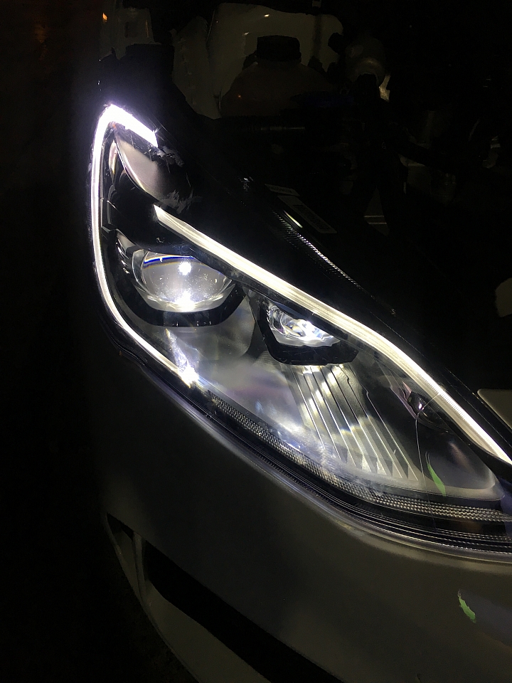 Focus MK4 改上歐洲原廠件LED轉向魚眼頭燈 Adaptive LED