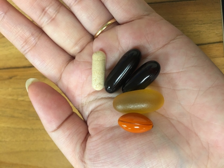 操勞女主管的補品瓶罐大集合