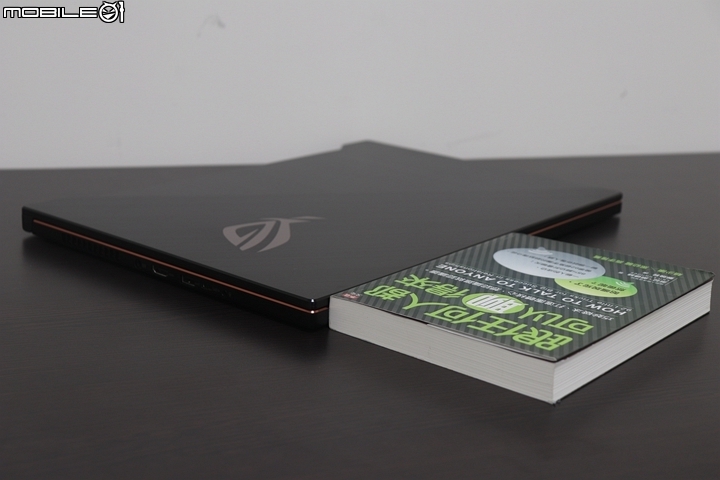兼具PD充電實用性和效能暢玩AAA遊戲,大尺寸電競筆電ROG Zephyrus S GX701開箱心得