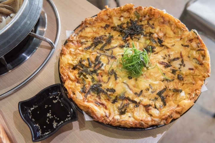 【台中│食記】「蝦爆了!」超狂創意韓料辣炒年糕鍋"24隻"蝦子躺好躺滿!