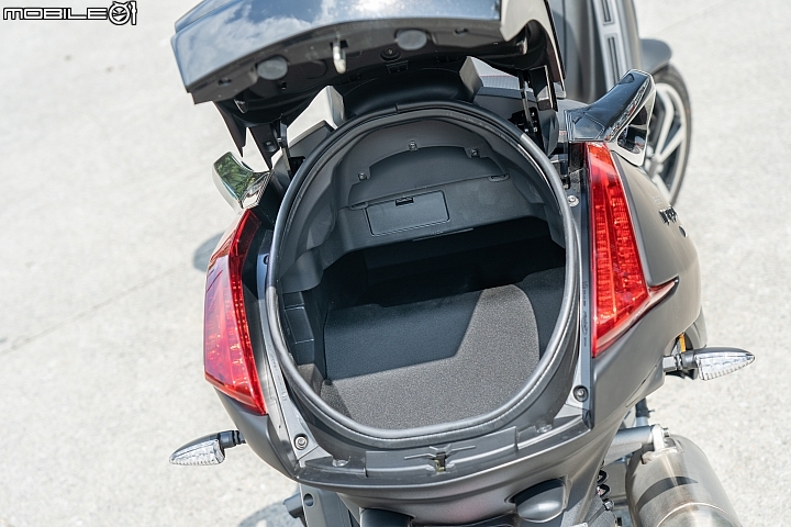 PEUGEOT METROPOLIS 400 RX-R 試駕 法系三輪車全台首試