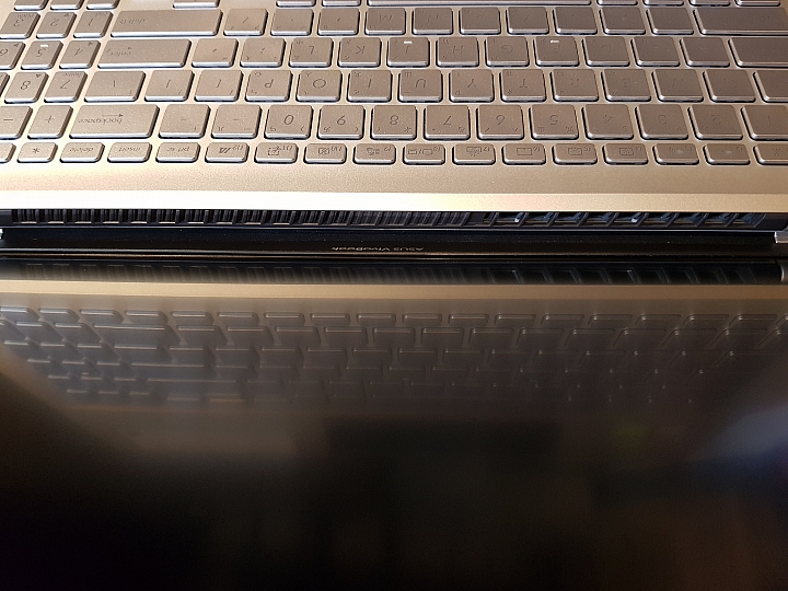 【小宅開箱】ASUS VivoBook S15 S532 上班切歌、回Line不煩惱 秘密的第二螢幕