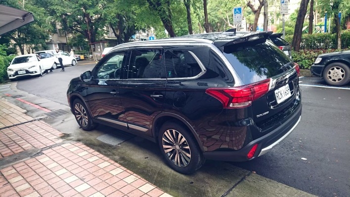 連假忙賞車心得:Outlander、RAV4