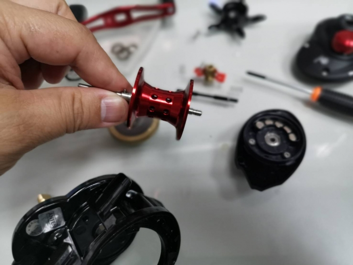 入門小烏龜 ABU bmax3拆解、更換線杯