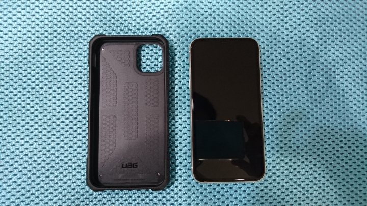 【UAG】 頂級版耐衝擊保護殼是否會傷到Iphone11 包膜呢?