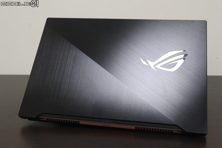 兼具PD充電實用性和效能暢玩AAA遊戲,大尺寸電競筆電ROG Zephyrus S GX701開箱心得